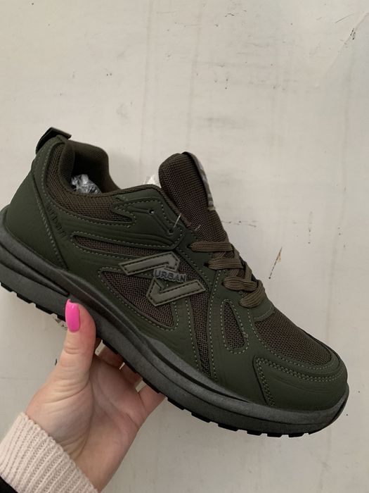 Чоловічі кросівки!