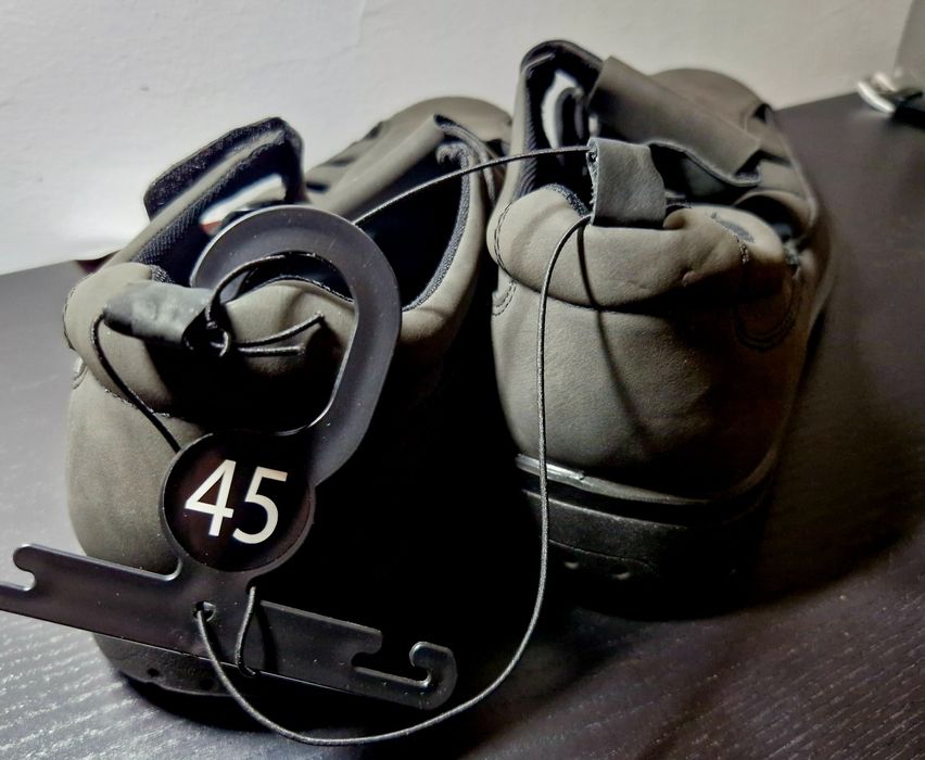 Sandálias novas n 45 n 46 em camurça
Pvp 29 eur
Vendo por falta de uso