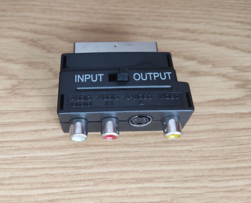 SCART, RCA - diversos cabos áudio e vídeo