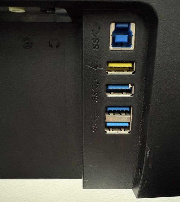 Monitor Gaming 27” AOC 144Hz FreeSync