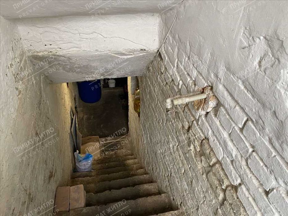 Капітальний будинок, 1 км від Макдональдса.