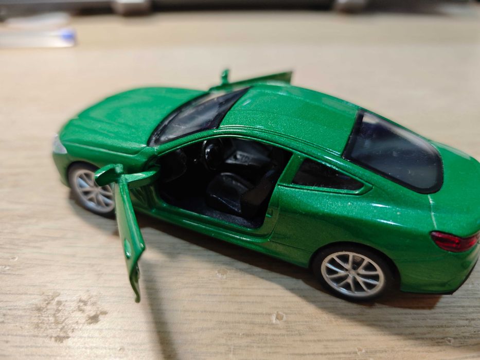 1/44 Miniatura BMW 8 series