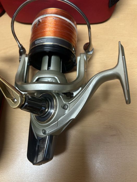 Carretos Daiwa Emblem Surf Light 45 CW como novos