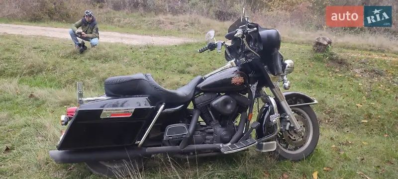 Harley-Davidson FLHTCU Ultra Classic Electra Glide FLHT 2002
Источник: