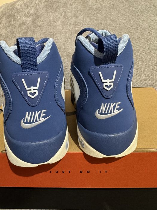 Нові шкіряні кросівки Nike, розмір 40 (7Y)