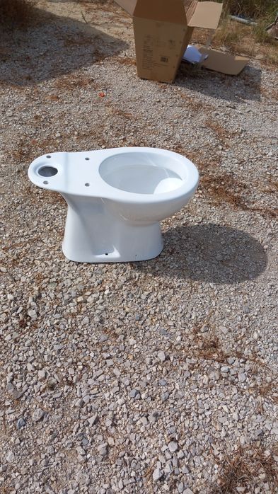 Sanita nova na caixa da marca a sequa