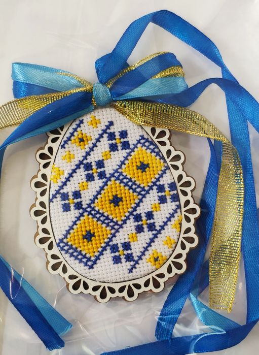 Підвіска пасхальна оздоблена вишивкою