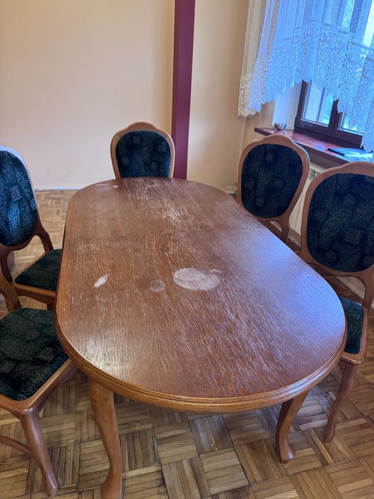 Stół drewniny rozkladany z 5 krzeslami
