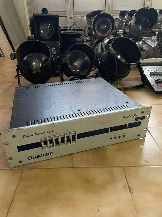 Lote Iluminação Profissional de Palco – Mesa + Dimmers + de 20 Projeto