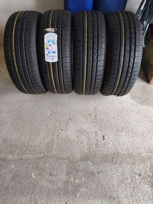 Komplet opon Nokian Wetproof Suv 225/60 R17