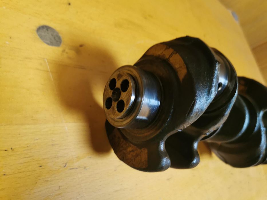 Wał korbowy bmw x6 e71  lci 30D 306km n57d30b