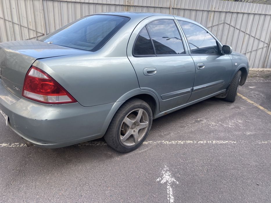 Машина Нисан Альмера