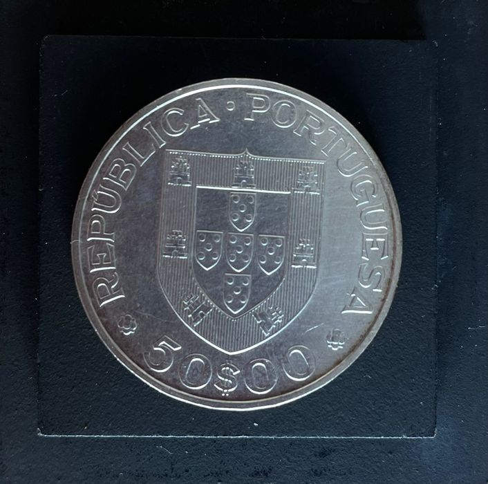 Moeda 50 escudos General Carmona
