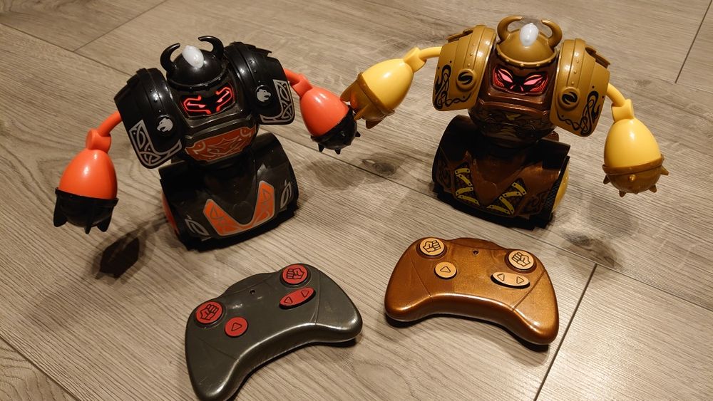 Walczące roboty na pilot