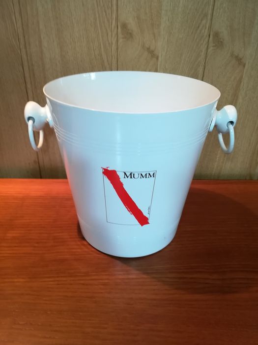 Baldes de gelo com logótipos