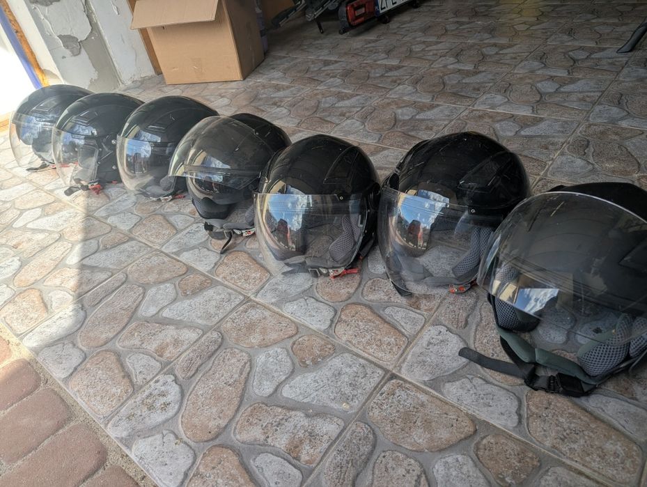 Zestaw kasków motocyklowych z atestem