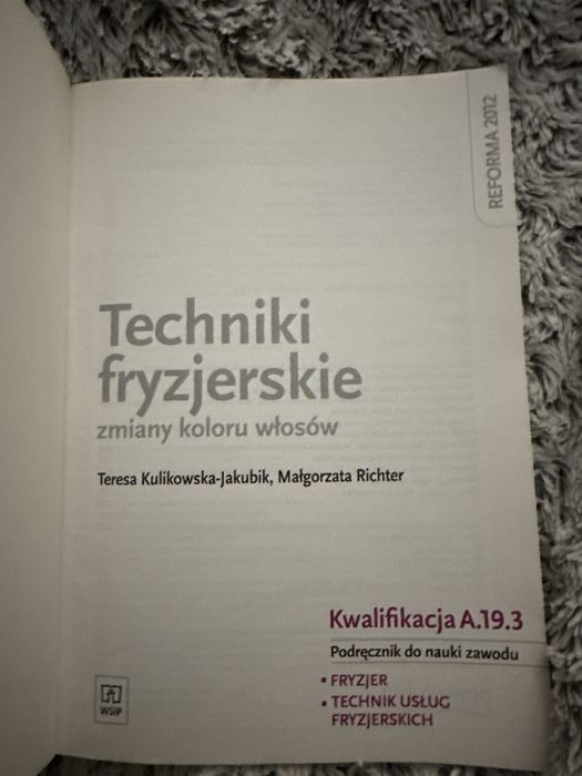 Techniki fryzjerskie sprzedam książki