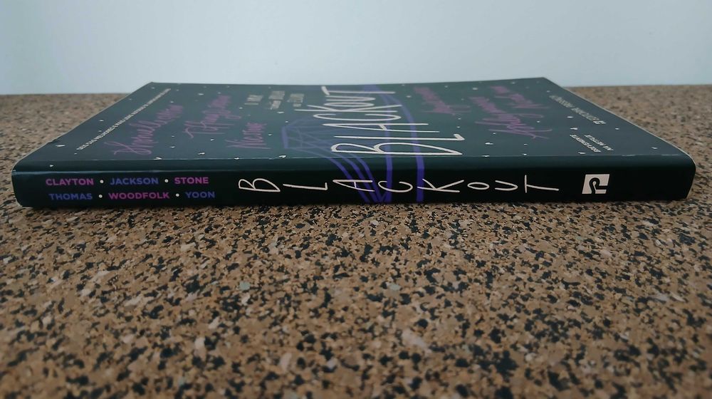 Livro - Blackout: O Amor Também Brilha no Escuro