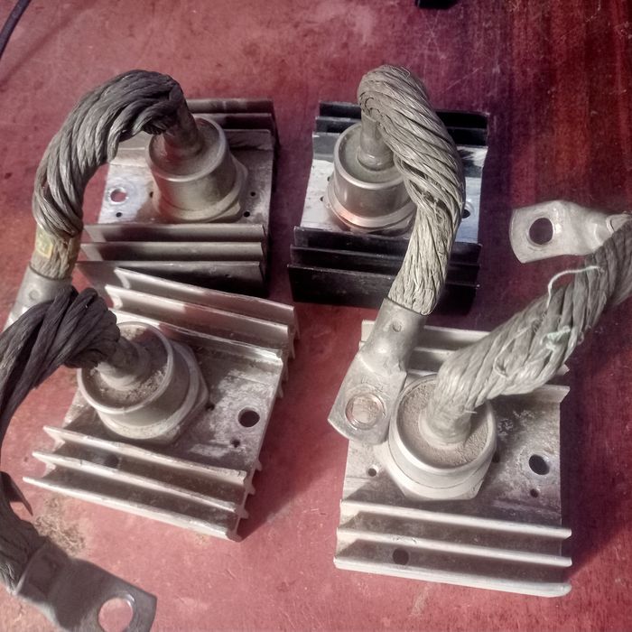 Продам Диоды КА-200-5. Четыри шт.