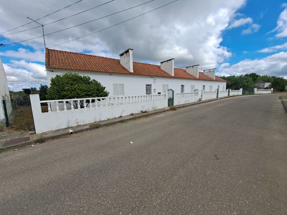 Conjunto de 5 casa com terreno de 1 hectare
