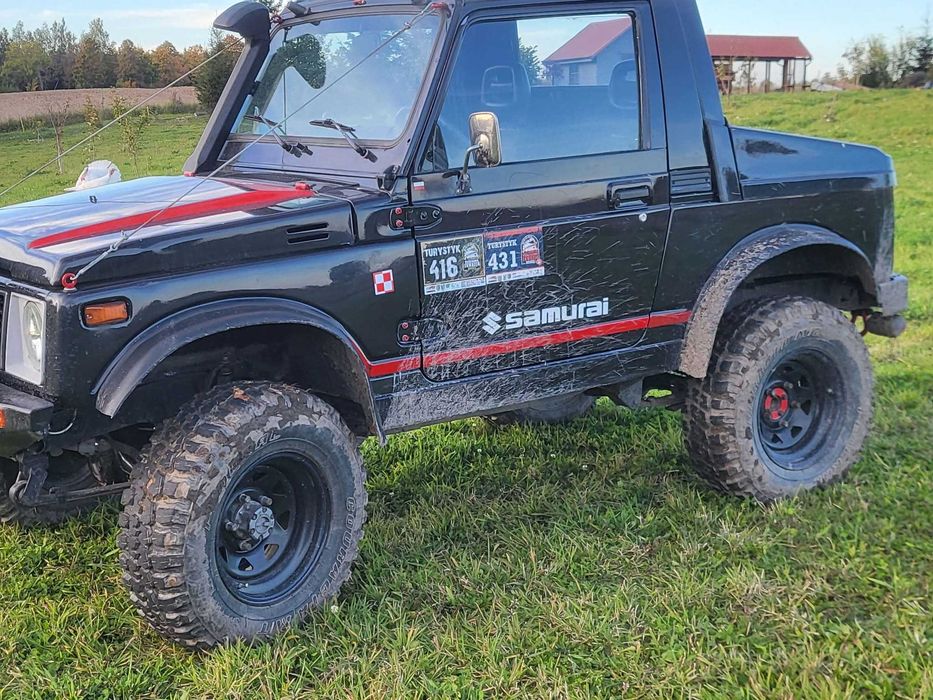 Suzuki samurai 4x4 terenowy.