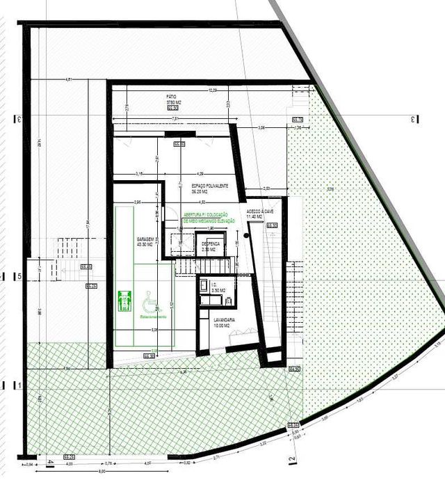 Moradia familiar p/ terminar construção 711m2. T6 Zona Nobre Porto.