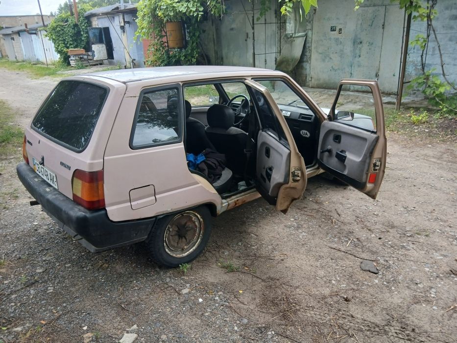 Продам Таврию  автомобиль