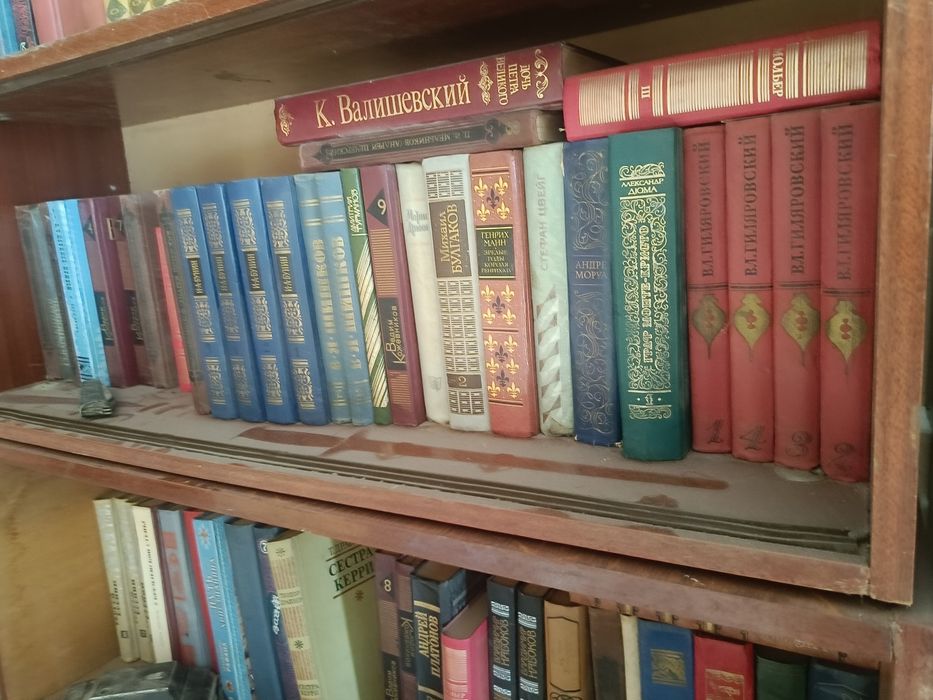 Продам книги оптом в хорошем состоянии 10шт+