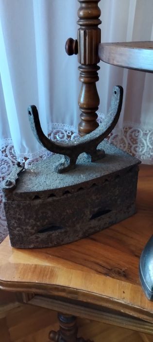 Stare żelazka żelazko trzy sztuki