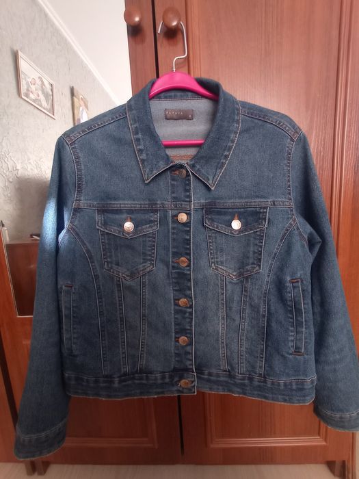 Продаю жіночу джинсову куртку