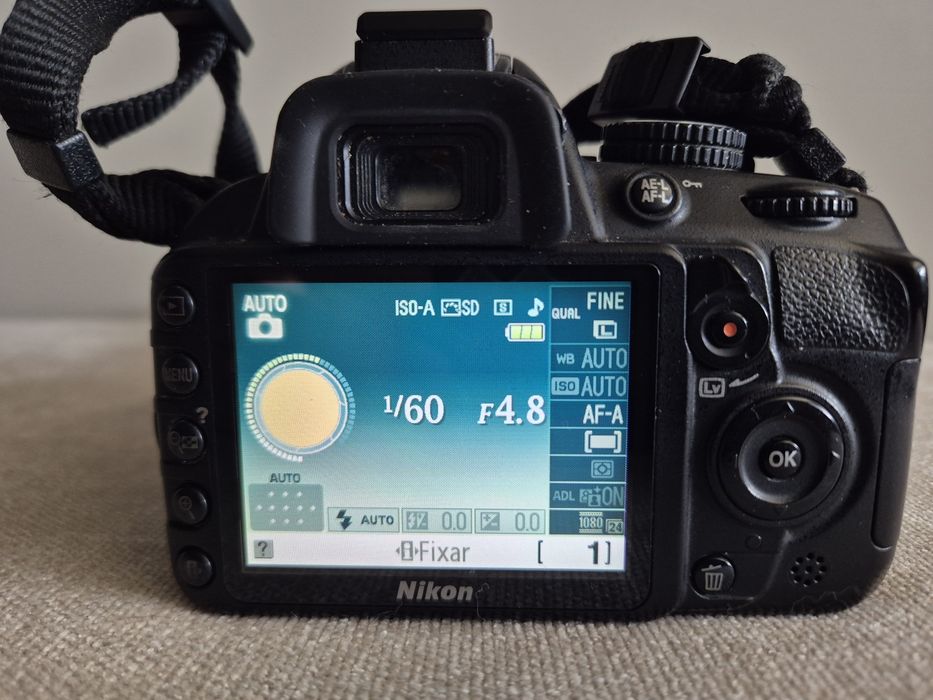 Nikon D3100 + objetiva 18-55 + saco transporte