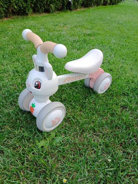 Rowerek biegowy dla dziewczynki