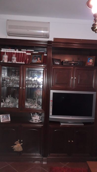 Móvel de sala em mogno