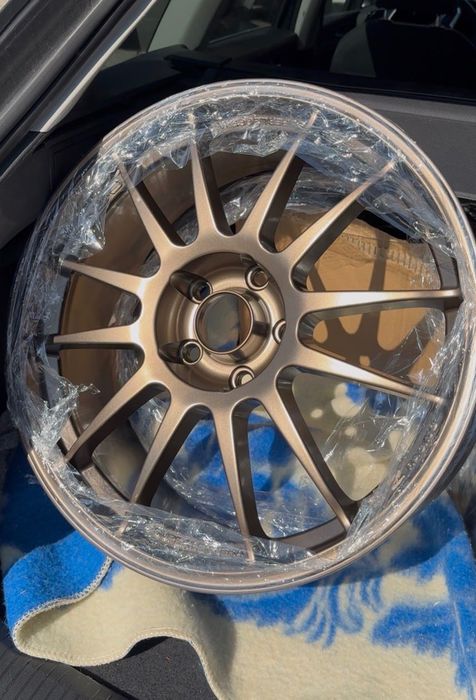 Felgi OZ Racing Superleggera 5x120 19 cali 19” 8J ET 40 z czujnikami ciśnienia BMW