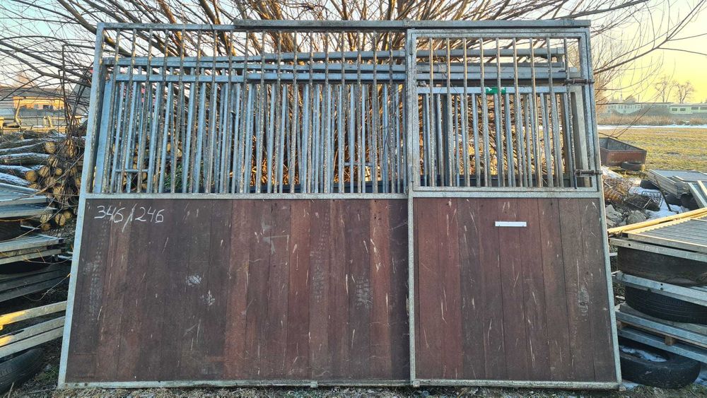 Boksy dla koni, boksy do stajni fronty - stajnia.