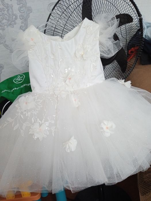 Нова святкова сукня 2-3 рочки