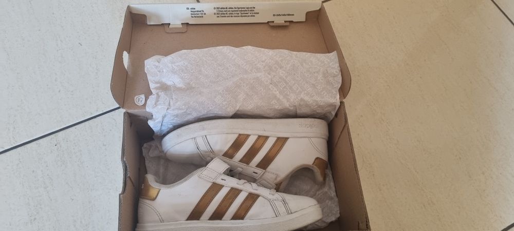 Adidas złote paski 32