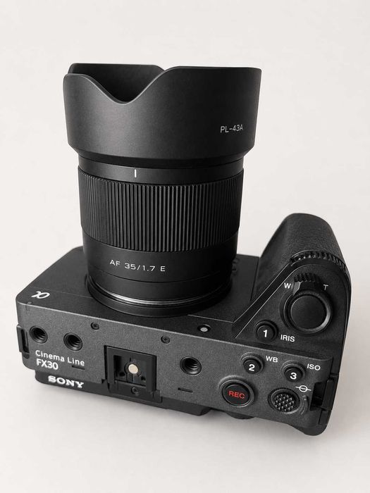 Sony FX30 + Viltrox AF 35mm f/1.7 + Bateria Original + Carregador