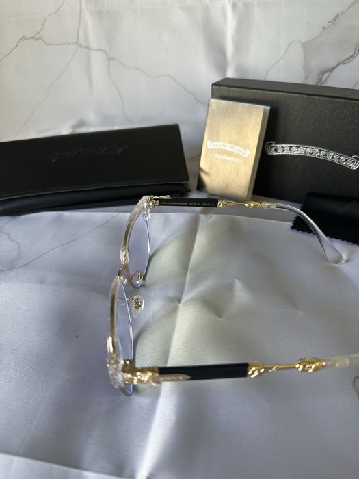 Óculos pretos e transparentes da Chrome Hearts