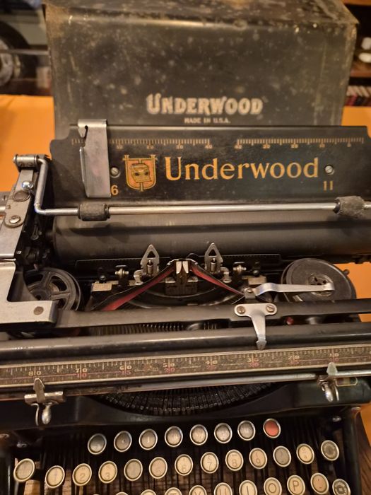 4 máquinas escrever centenárias