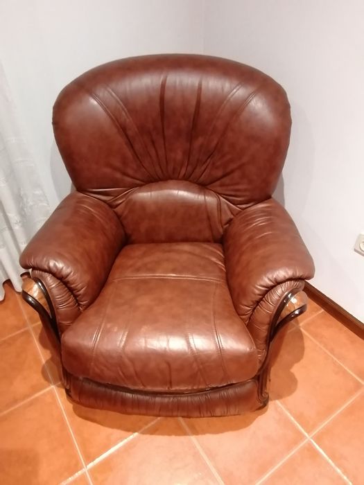 Sofás em pele (usados em bom estado)