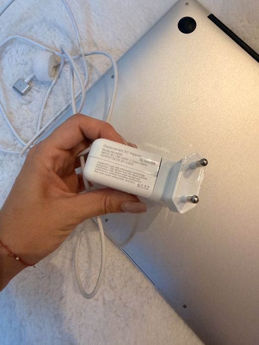 Model: MacBook Air 13-inch (Model A1466, EMC 2925)