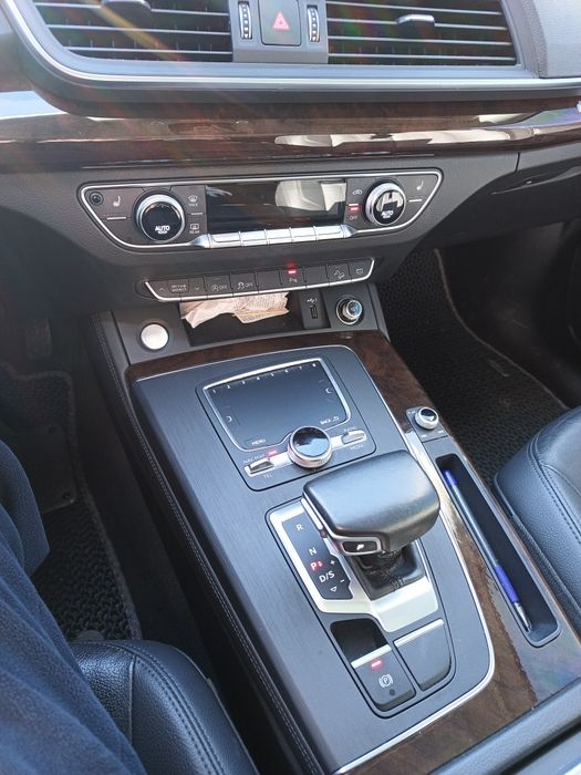 Авто ауді Q5  внаявності