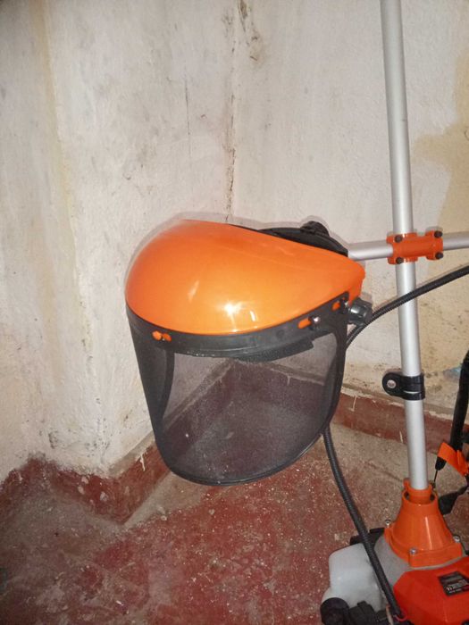 Moto roçadora com 3 horas de trabalho