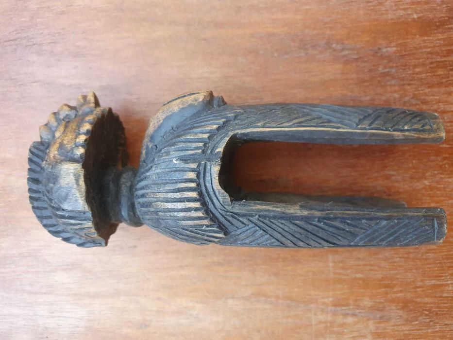 Estatueta em madeira da deusa Nimba