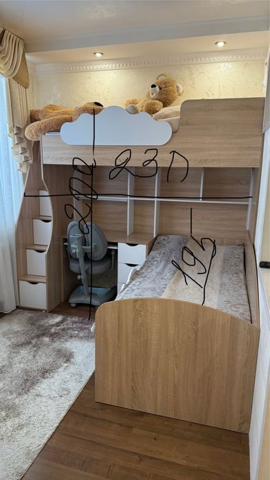Дитяче двоярусне ліжко