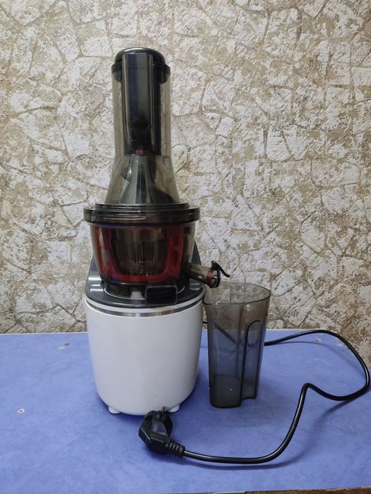 Продам Шнековую соковыжималку Raven EWW005