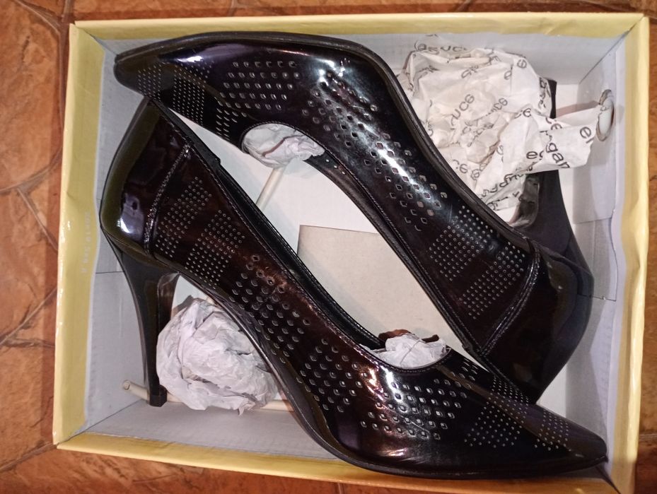 Nowe czółenka damskie rozmiar 40