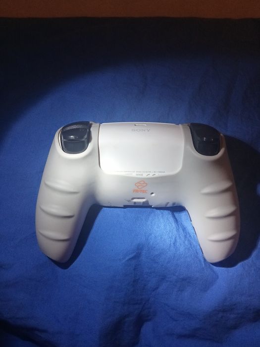 Capa de comando de PS5 em ótimo estado(comando não incluso)