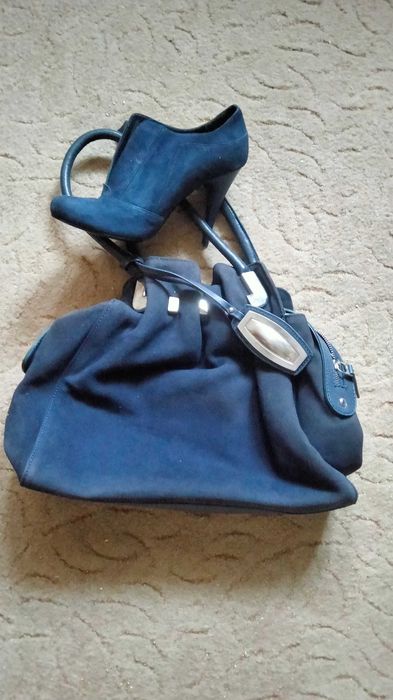 Продаються нові  черевички і сумка із замші, синього кольору, стильні